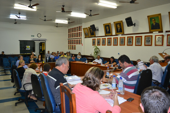 Familiares de homenageados prestigiam a primeira sessão de junho